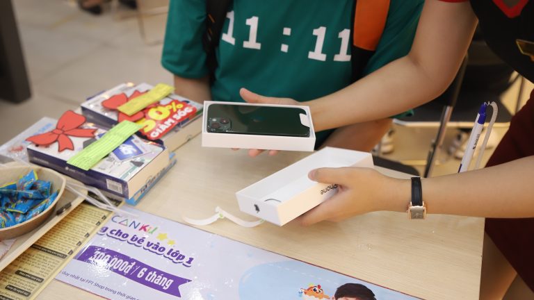 Chính thức mở bán iPhone 13 Pro Max màu xanh lá mới