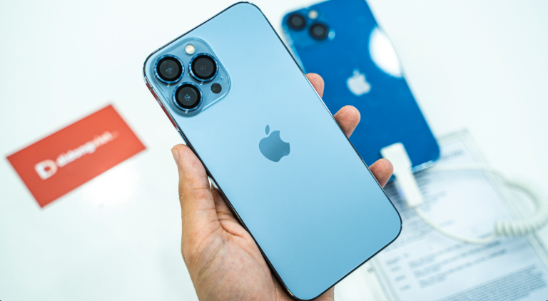 Smartphone giảm sâu hơn 8 triệu, phụ kiện giảm đến 65% dịp cuối tuần