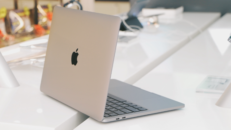 FPT Shop mở bán sớm MacBook Pro M2 2022