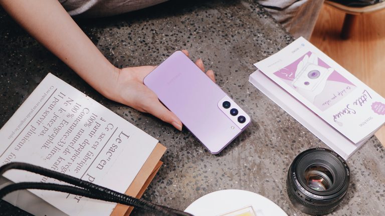 FPT Shop náo nhiệt ngày mở bán Galaxy S22 Bora Purple độc quyền