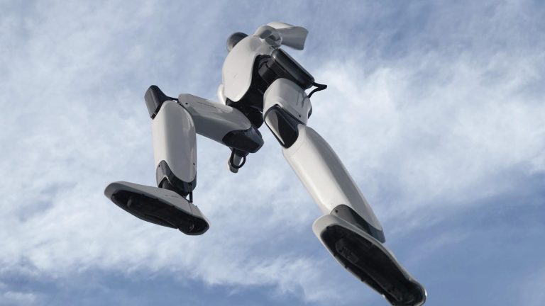 Robot hình người CyberOne của Xiaomi có gì hay?