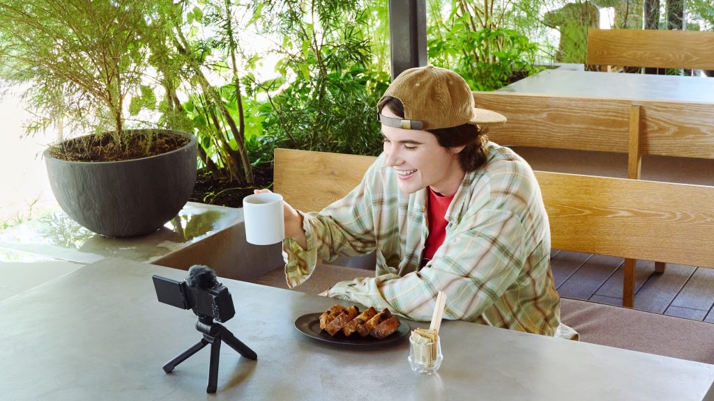 Sony chính thức ra mắt máy quay ZV-1F, giá 13.99 triệu đồng