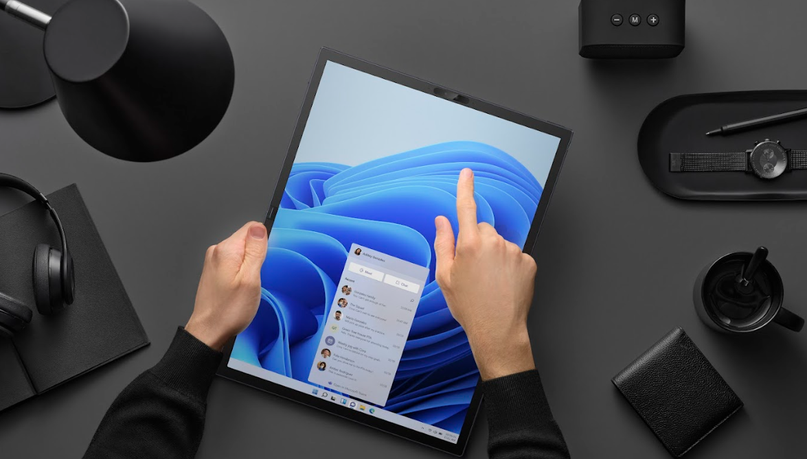 ASUS Việt Nam ra mắt laptop màn hình OLED gập nhỏ gọn nhất thế giới - Zenbook 17 Fold OLED 24
