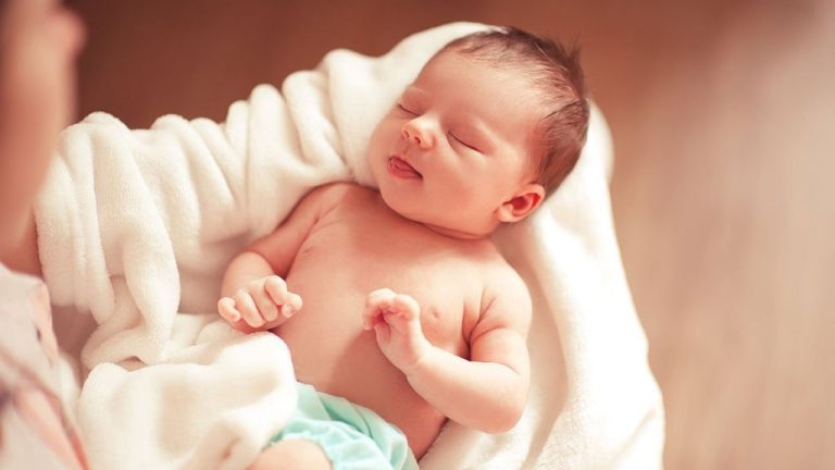 Sữa tăng cân là gì? Top 10 loại sữa tăng cân cho trẻ sơ sinh