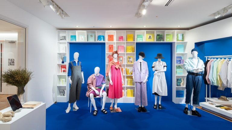 UNIQLO giới thiệu bộ sưu tập LifeWear Xuân/Hè 2023