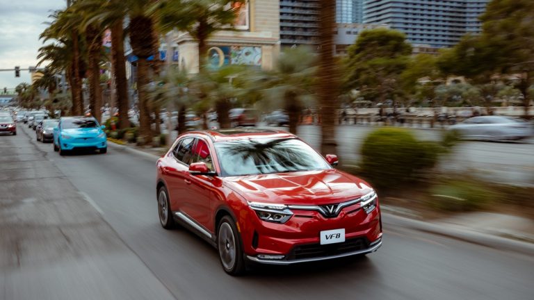 Chủ xe VinFast VF 8 tại California có thể được nhận thêm khoản ưu đãi thuế lên đến 7.500 USD