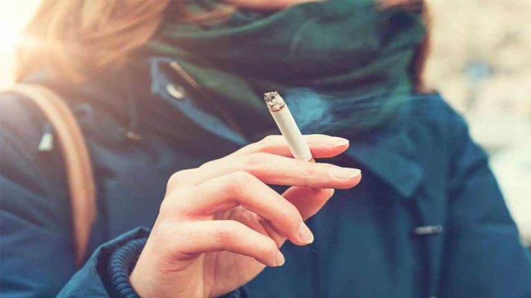 Thuốc lá gây hại ra sao? Cách chữa vàng răng do hút thuốc lá không phải ai cũng biết