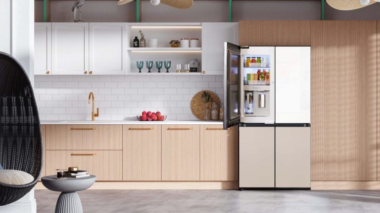 Khám phá tủ lạnh Bespoke Multidoor mới với quầy Minibar sành điệu, giá 49.9 triệu đồng