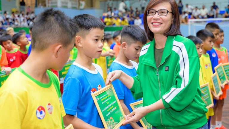 Nestlé MILO trao tặng 16 suất học bổng “Có chí thì nên” tại Cúp Nestlé MILO 2023