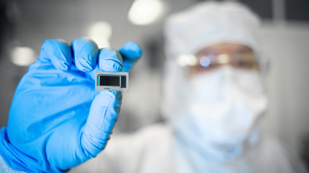 Intel ra mắt mảng gia công chip theo hệ thống đầu tiên trên thế giới dành cho kỷ nguyên AI