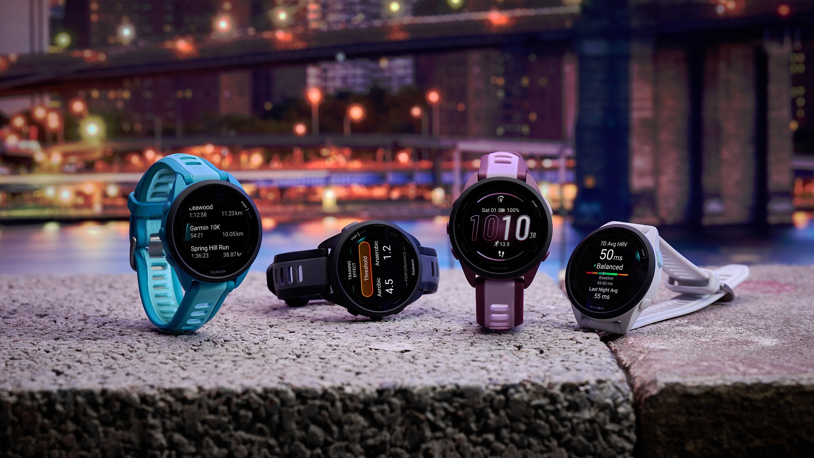 Garmin ra mắt đồng hồ chạy bộ Forerunner 165 với màn hình AMOLED cùng dây đeo cảm biến nhịp tim HRM-Fit 9