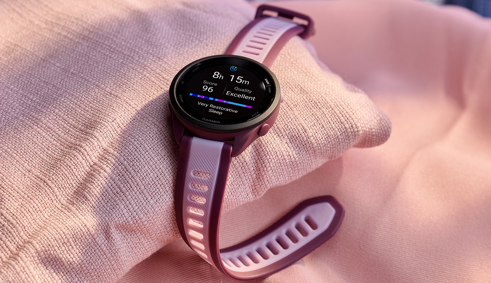 Garmin ra mắt đồng hồ chạy bộ Forerunner 165 với màn hình AMOLED cùng dây đeo cảm biến nhịp tim HRM-Fit 13