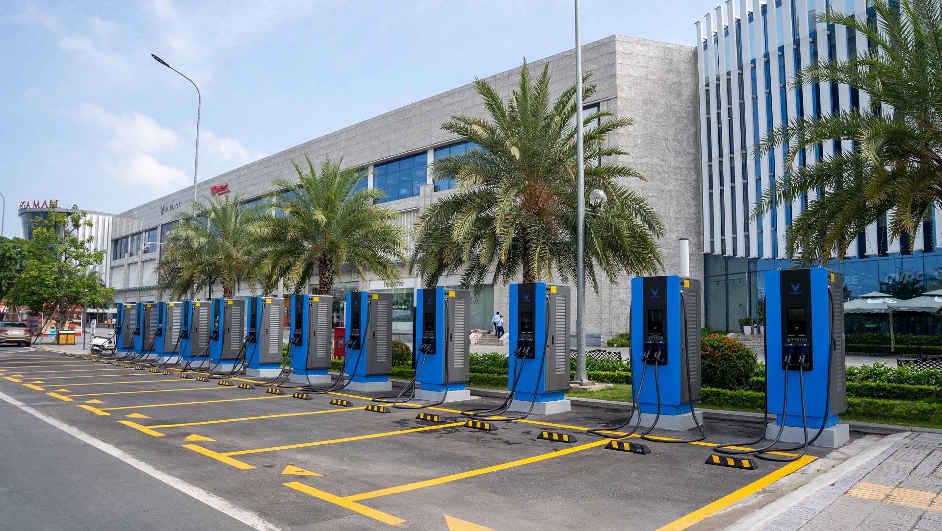VinFast thành lập công ty Phát triển Trạm sạc Toàn cầu V-GREEN 3