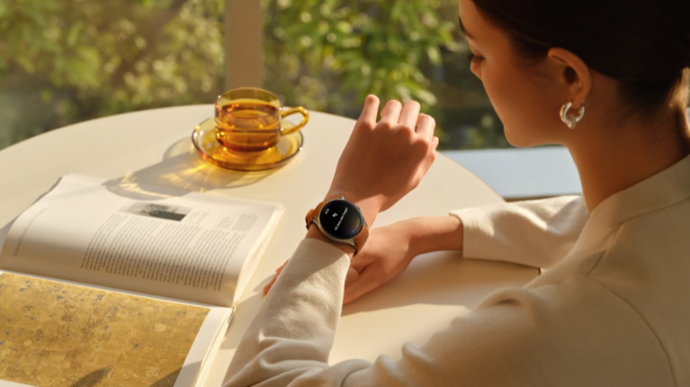 OPPO Watch X chính thức bán ra giá 7.49 triệu đồng, tặng kèm tai nghe trị giá 1.29 triệu đồng
