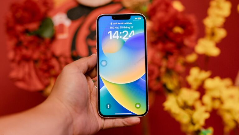 Mega Sale lớn nhất tháng 4: Mua điện thoại tặng Galaxy Fit 3, vạn deal sốc giảm thêm đến 1 triệu đồng, phụ kiện từ 49K