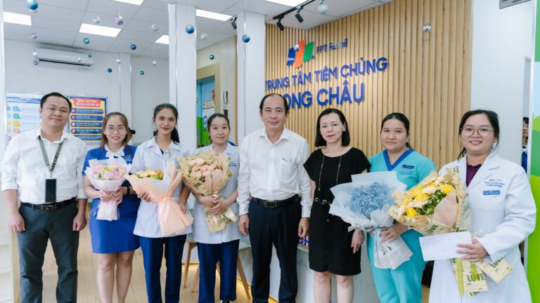 Sở Y tế TPHCM: Tuyên dương nữ bác sĩ cấp cứu thành công một phụ nữ bị sốc phản vệ ngay tại nhà thuốc