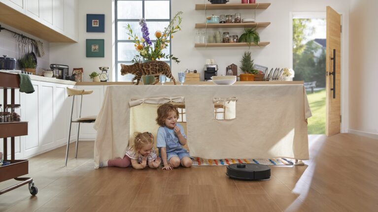 Mở bán robot hút bụi thông minh Roborock Qrevo Master, giảm 3 triệu đồng kèm quà tặng