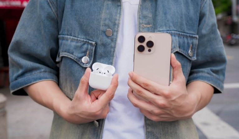 2 ngày deal sốc sắm iPhone, MacBook siêu hời tại Di Động Việt: iPhone 16 Pro Max giá cuối chỉ từ 29,79 triệu đồng