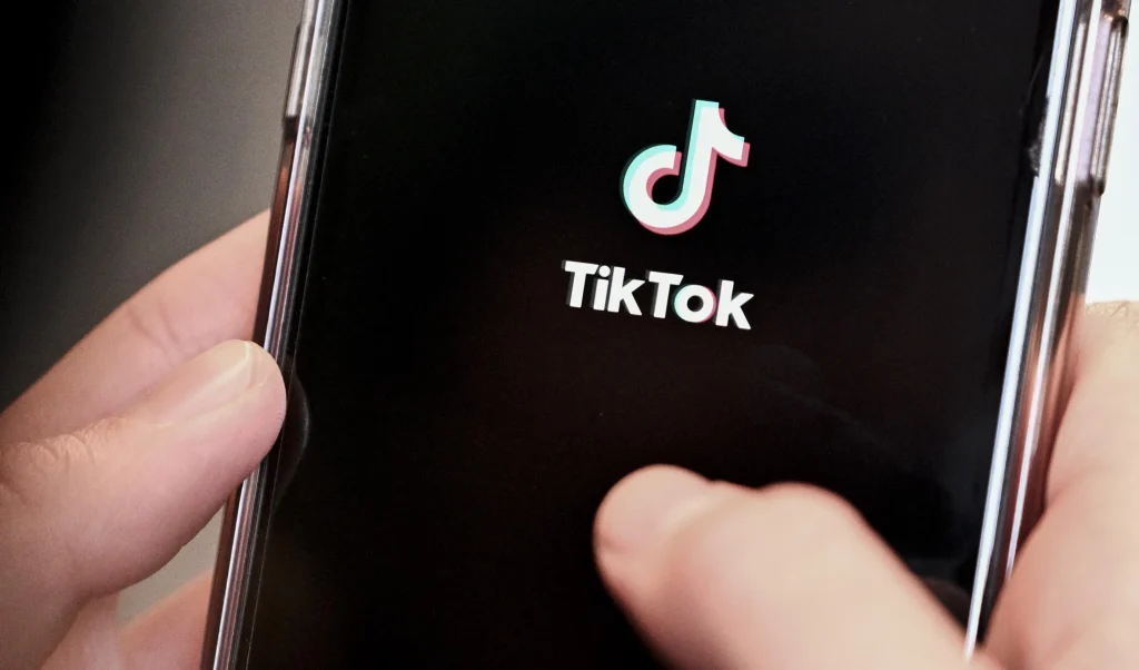 TikTok thay đổi thế giới quan của tôi: Một câu chuyện từ bên phải sang bên trái 1