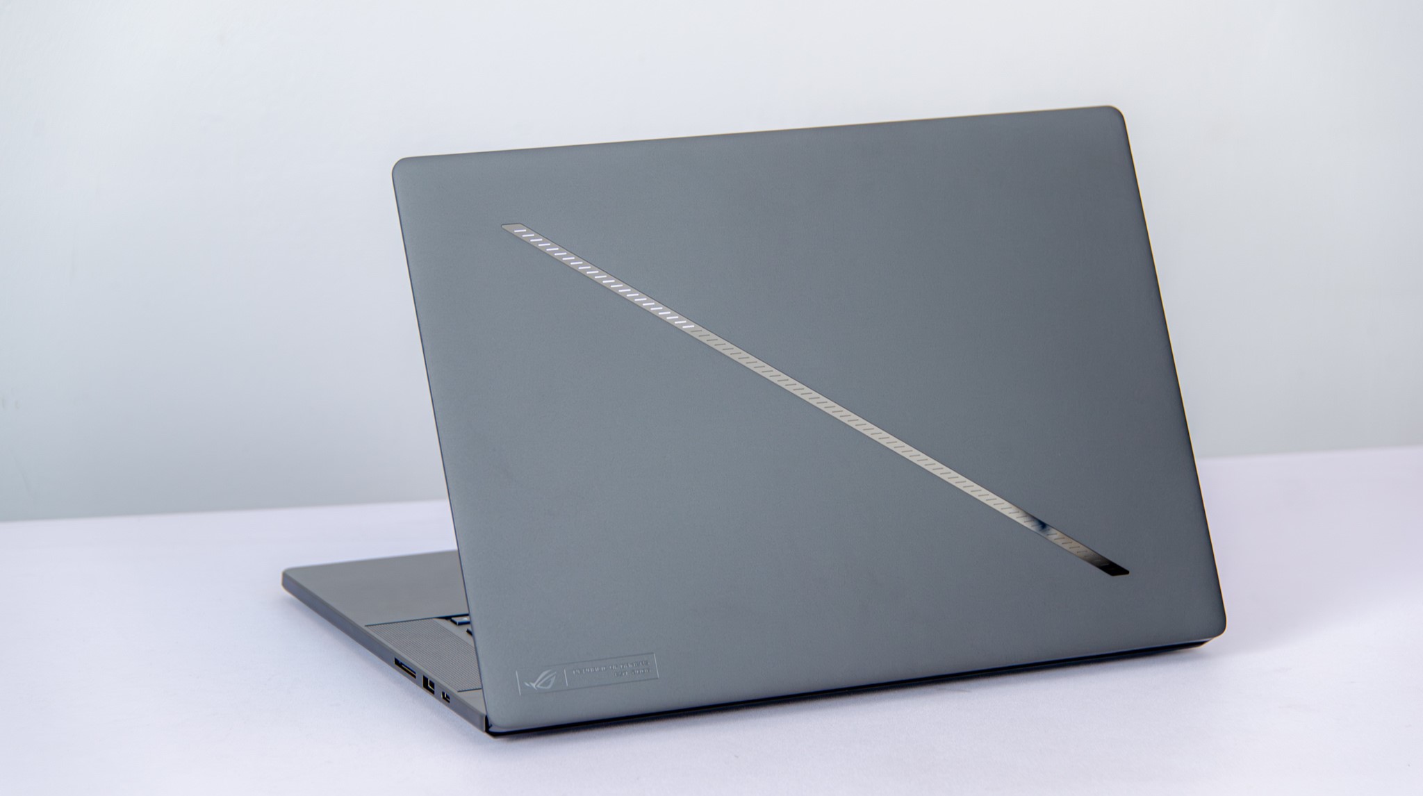ROG Zephyrus G16 – Laptop Gaming AI 16-inch mỏng nhẹ mạnh nhất với RTX 50 Series chính thức ra mắt tại Việt Nam 17