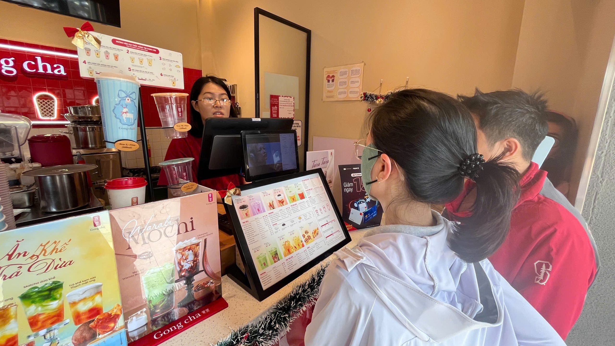 Doanh nghiệp thẻ bắt tay kích cầu thanh toán không tiếp xúc trên toàn quốc 12