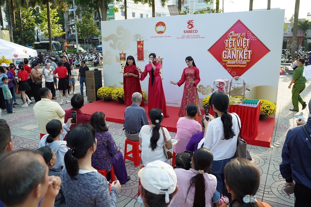 SABECO mang “Chung vị Tết Việt – Gắn kết muôn miền” đến Vĩnh Long và Cần Thơ 9
