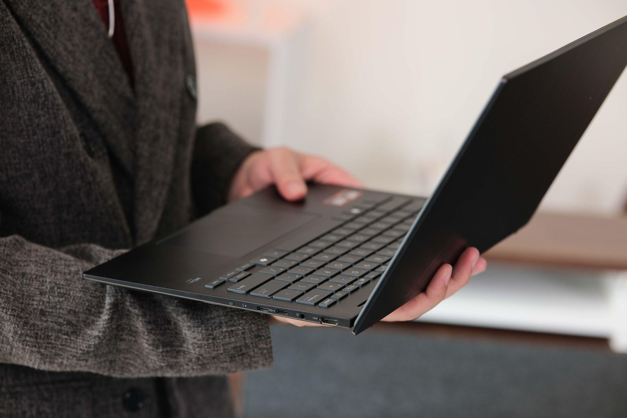 Đánh giá ASUS Zenbook 14 (UM3406GA) và ASUS Vivobook S14 (M3407GA): Laptop Ryzen AI 400 Series đầu tiên tại Việt Nam, mỏng nhẹ, pin lâu 63