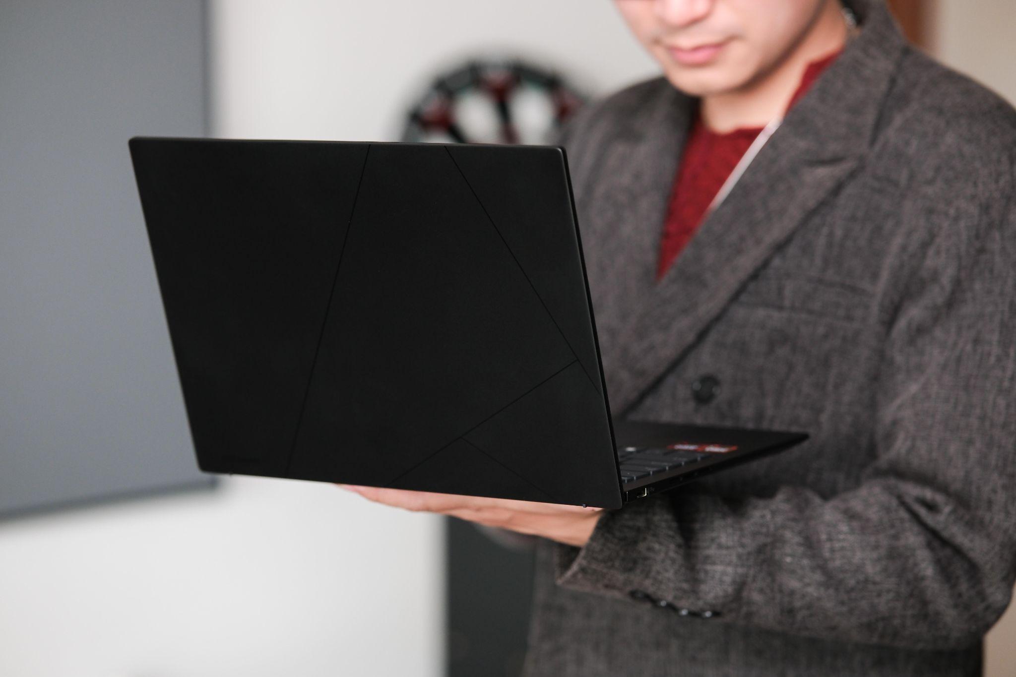 Đánh giá ASUS Zenbook 14 (UM3406GA) và ASUS Vivobook S14 (M3407GA): Laptop Ryzen AI 400 Series đầu tiên tại Việt Nam, mỏng nhẹ, pin lâu 64