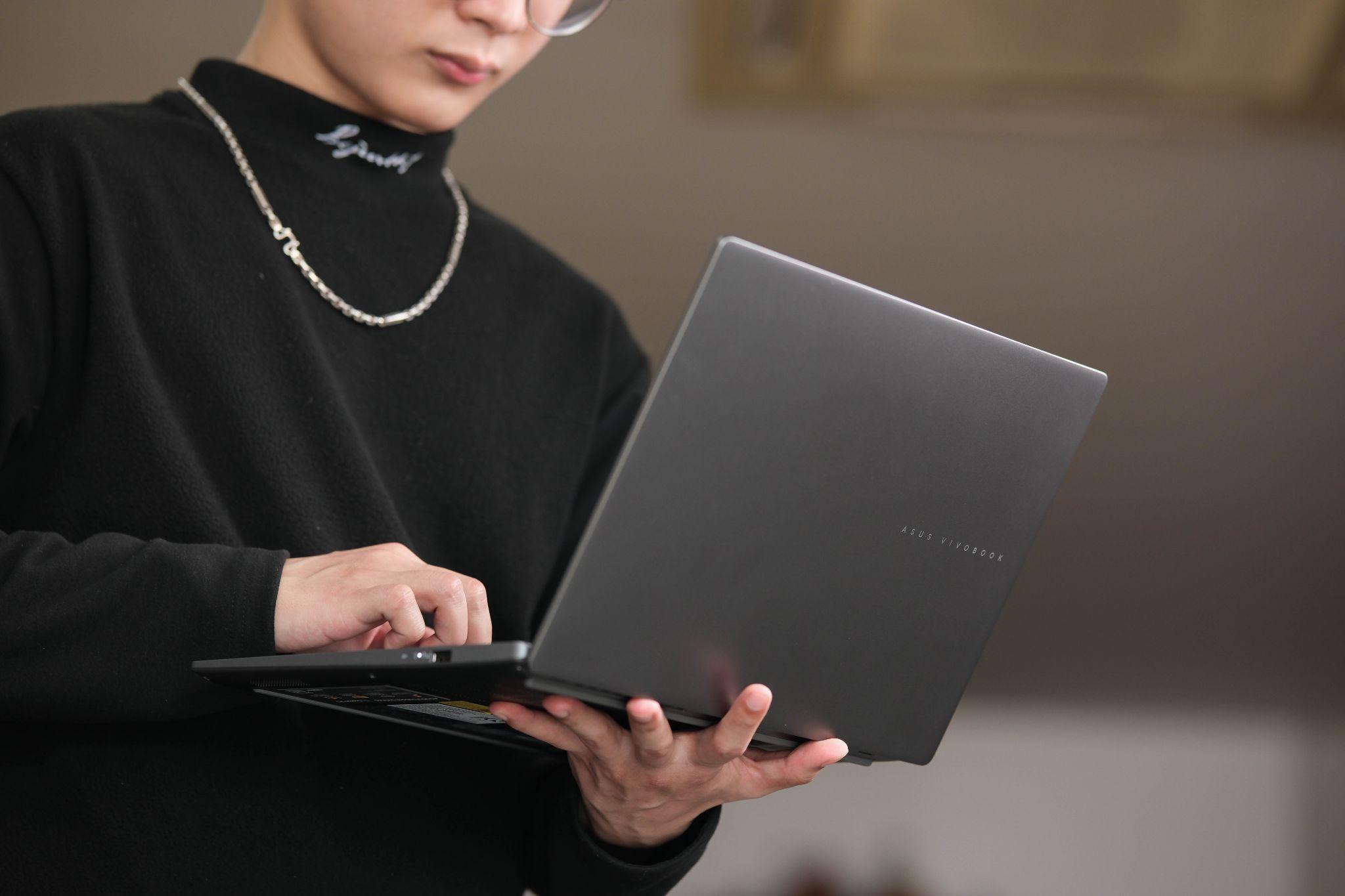 Đánh giá ASUS Zenbook 14 (UM3406GA) và ASUS Vivobook S14 (M3407GA): Laptop Ryzen AI 400 Series đầu tiên tại Việt Nam, mỏng nhẹ, pin lâu 65