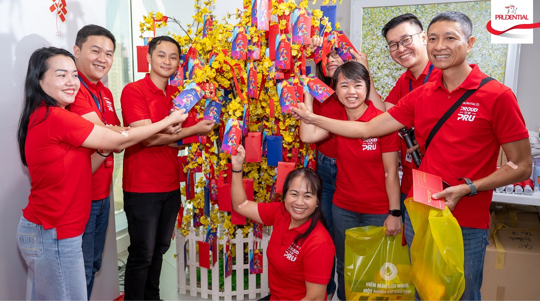 Hàng trăm nhân viên, tư vấn viên Prudential hiến máu hưởng ứng Lễ hội Xuân Hồng 11