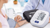 Có nên mua máy đo huyết áp Omron HEM-7121?